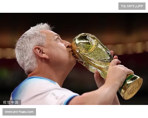 世界杯球迷区现感人一幕：阿根廷球迷与巴西球迷交换纪念品